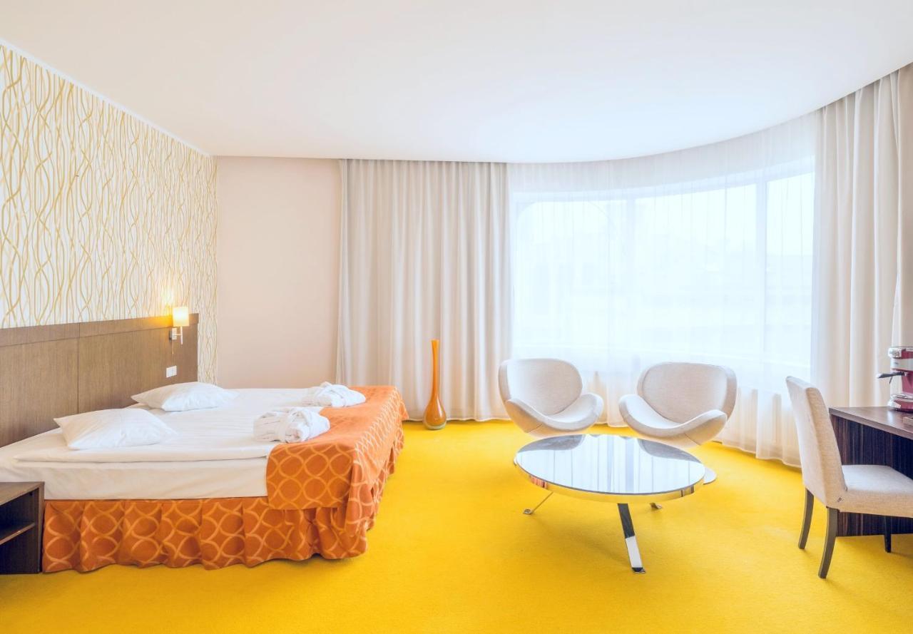 Rija Vef Hotel With Free Parking Riga Exterior photo