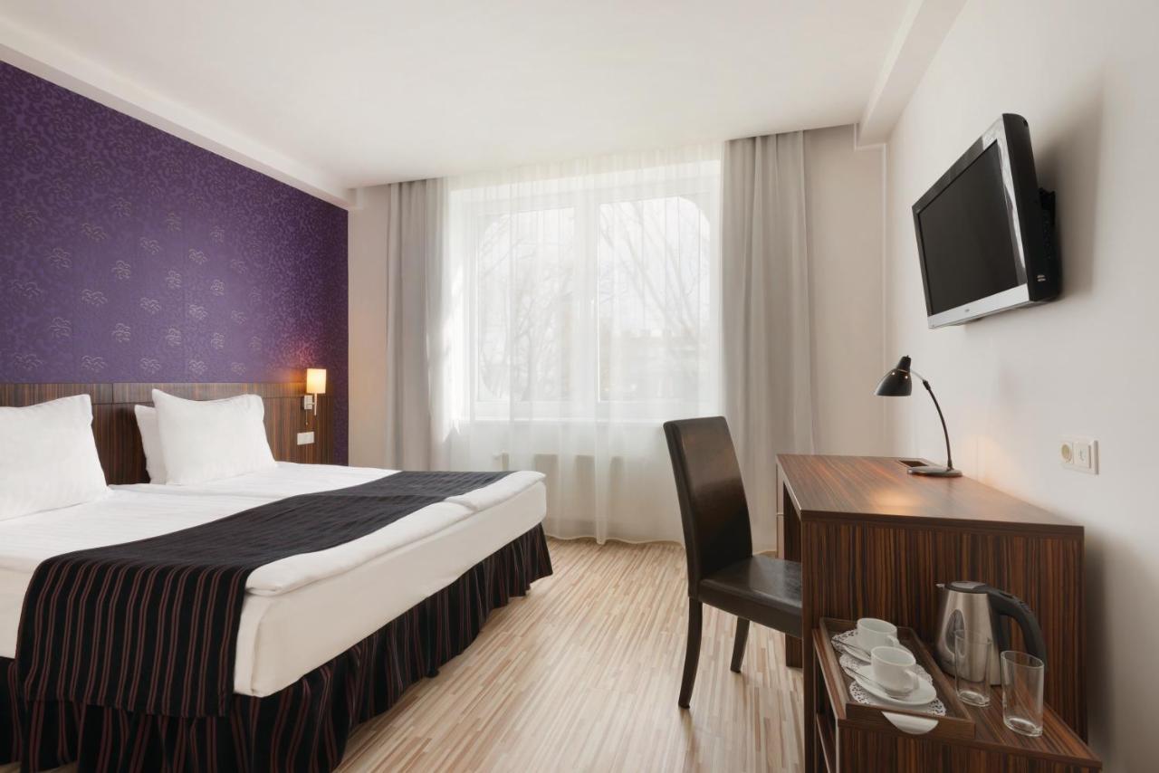 Rija Vef Hotel With Free Parking Riga Exterior photo